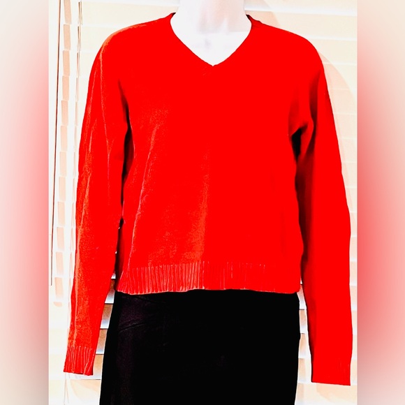 Calvin Klein Vneck sweater fine lambs wool ribbed hem raglan sleeve hits hi hip - Picture 2 of 3